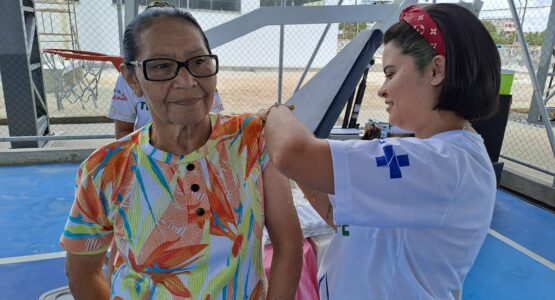 Vacinação Itinerante: equipes de saúde da Prefeitura recebem munícipes no Estádio Glicério Marques