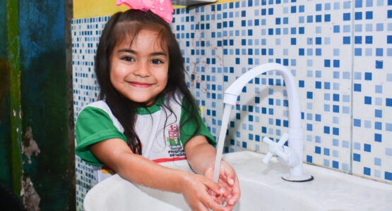 Programa Saúde na Escola promove atividades lúdicas para explicar às crianças a importância da lavagem das mãos