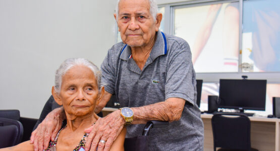 Direitos Humanos: casal de idosos busca consulta médica e nutricionista na ação social da Prefeitura de Macapá no Infraero 2
