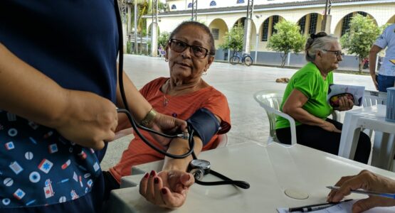 Junho Violeta é marcado com ação de saúde para idosos na Zona Norte