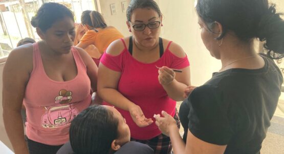 Prefeitura de Macapá promove curso de extensão de cílios para capacitar mulheres no ramo da beleza