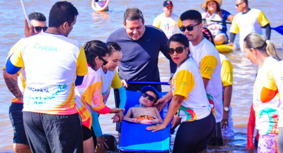 Mergulho da Inclusão: projeto realiza sonhos e leva emoção à banhistas na Praia da Fazendinha