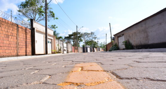 Prefeito Dr. Furlan entrega 2,1 km de pavimentação em bloquetes no bairro Goiabal, Zona Oeste de Macapá