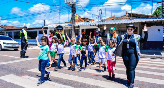 CTMac promove ação educativa sobre segurança no trânsito para alunos da escola municipal Rondônia