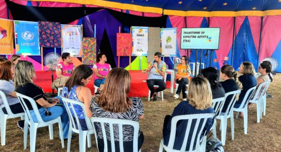 Professores de escolas municipais de Macapá, pais  e cuidadores de crianças neuroatípicas recebem capacitação em diálogos e vivências sobre autismo