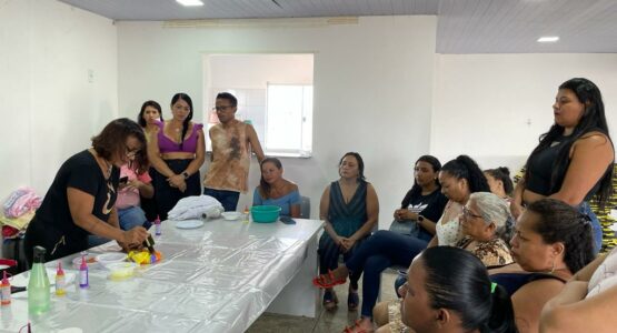 Empreendedores são capacitados com técnicas de pintura em tecido pela Prefeitura de Macapá