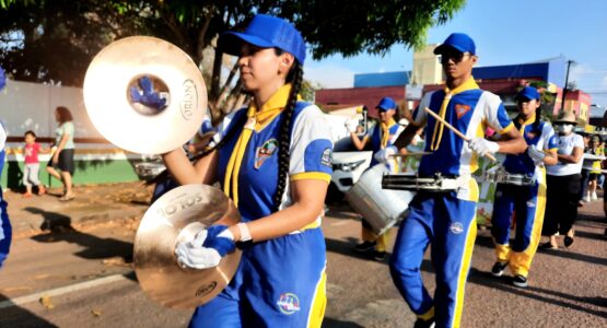 Escola municipal Rondônia realiza desfile cívico em celebração à semana da pátria