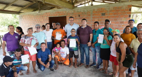 Prefeitura de Macapá entrega licenciamentos ambientais para produtores rurais