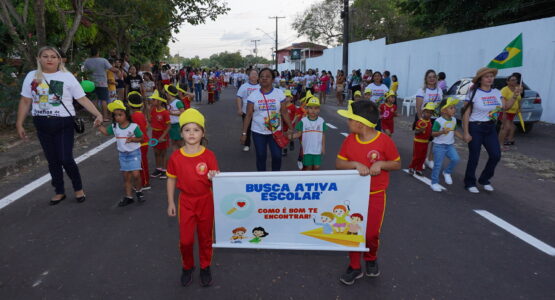 Escolas municipais de Fazendinha participam de desfile cívico realizado pela Prefeitura de Macapá