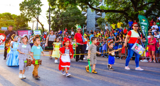 Prefeitura de Macapá realiza Desfile Cívico das escolas municipais e leva mais de 8 mil pessoas para a avenida Fab