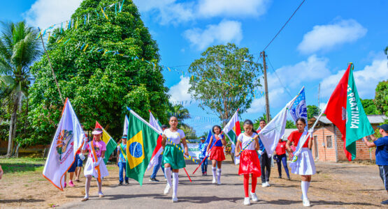Semana da Pátria: Estudantes de Tracajatuba participam do desfile cívico municipal