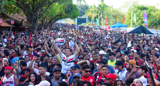 Copa do Brasil: Torcedores assistem a final em telão disponibilizado pela Prefeitura de Macapá