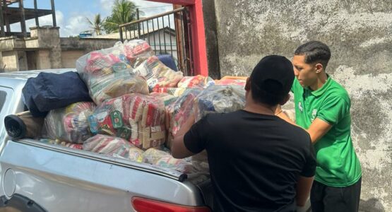 Prefeitura entrega cestas básicas para rodoviários com salários atrasados 