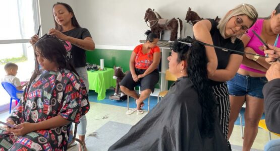 Prefeitura de Macapá promove oficina de corte de cabelo no Conjunto Habitacional Macapaba