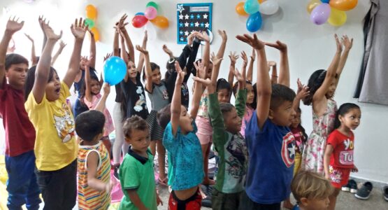 Creas promove programação com brincadeiras e atividades lúdicas para criançada