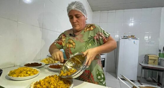 Oficina de culinária ensina preparação de pratos diferenciados a profissionais responsáveis pela alimentação escolar do município de Macapá