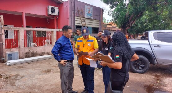 Moradores da Zona Sul recebem apoio da Prefeitura de Macapá após fortes chuvas registradas na madrugada desta segunda-feira (27) 