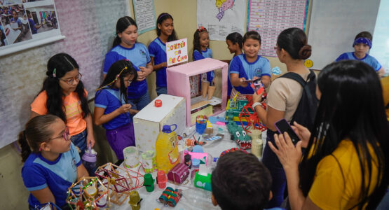 Mais de 500 estudantes participam da 1ª Feira de Ciências da escola municipal Aracy Nascimento