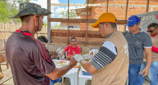 Prefeitura realiza ação contra a proliferação do mosquito da malária na Zona Norte de Macapá