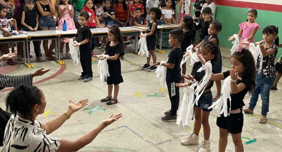Projeto da Escola Municipal Maria Celes Coutinho aborda temática contra racismo e traz a família para o ambiente escolar