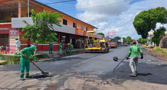 Frentes de trabalho da Prefeitura de Macapá atuam em obras e asfaltamento