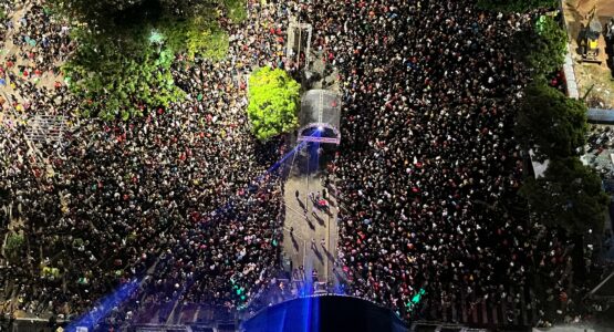 Super Pop Live tremeu a Praça do Barão no primeiro dia do Réveillon da Cidade