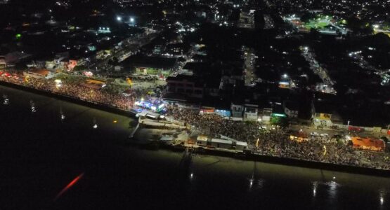 Em leva de micareta, Chiclete com Banana reúne 100 mil pessoas no Réveillon da Cidade de Macapá