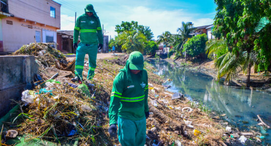 Prefeitura de Macapá atua na limpeza de vias, eliminação de lixeiras viciadas e limpeza de canais