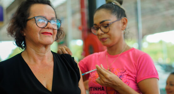 Cobertura Vacinal: Prefeitura leva ponto itinerante para o centro de Macapá