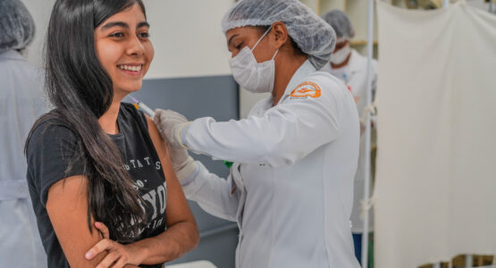 Prefeitura vacina meninas e meninos contra o HPV nas UBSs de Macapá