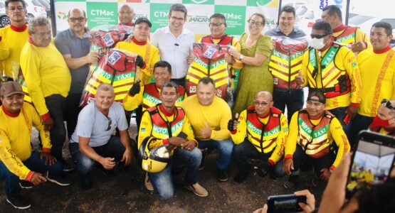 Prefeitura de Macapá entrega coletes sinalizadores de segurança para mototaxistas