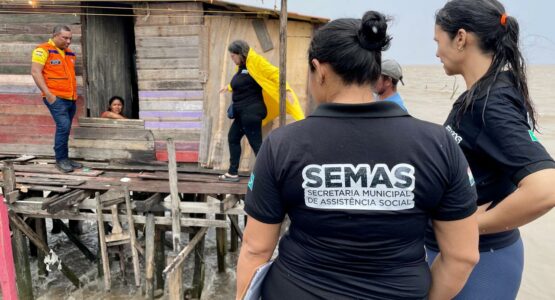 Famílias recebem assistência da Prefeitura de Macapá em áreas com riscos de desabamento
