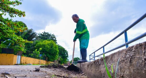 Prefeitura de Macapá realiza mutirão de limpeza em escolas da rede municipal de ensino