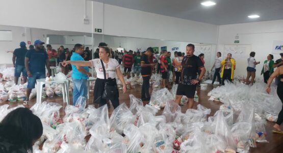 71 famílias afetadas pelas fortes chuvas receberam cestas básicas da Prefeitura de Macapá