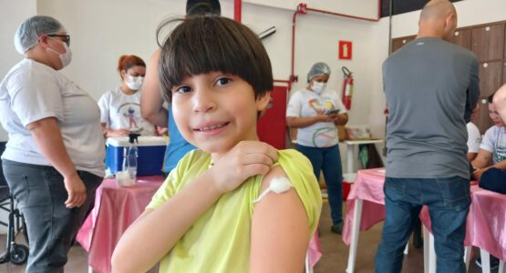 Moradores do bairro Marabaixo recebem ponto de Vacinação Itinerante