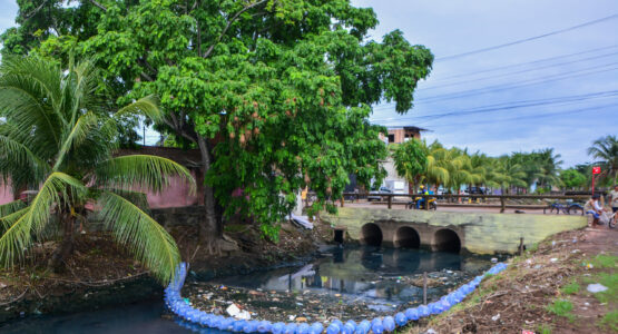 Em três meses, o Projeto Ecobarreiras recolheu 24 toneladas de resíduos sólidos nos canais de Macapá