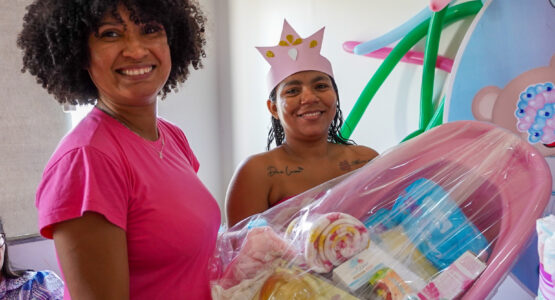 Prefeitura de Macapá entrega Kit Bebê para mulheres assistidas pelo Cras União