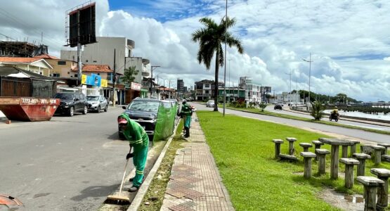 Prefeitura avança em serviços de limpeza no centro de Macapá