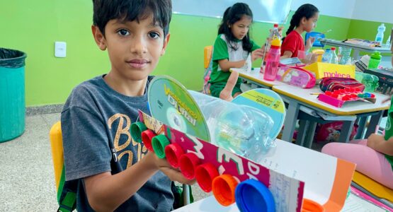 Oficinas de brinquedos ecológicos encantam alunos da Escola Municipal Josafá Aires