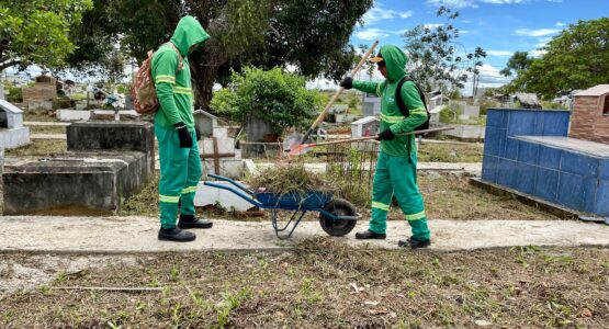 Prefeitura inicia preparação dos cemitérios para o Dia das Mães; equipes trabalham na limpeza e manutenção dos espaços