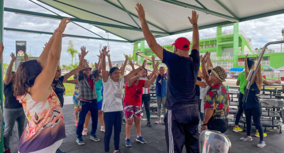 Prefeitura promove atividades físicas para idosos assistidos pelo Centro de Referência da Assistência Social Alegria