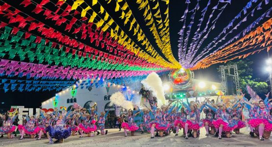 Cordel, Tecno Melody e o colorido que mudou o mundo marcam a 2ª noite do Arraiá du Mercado Centrá